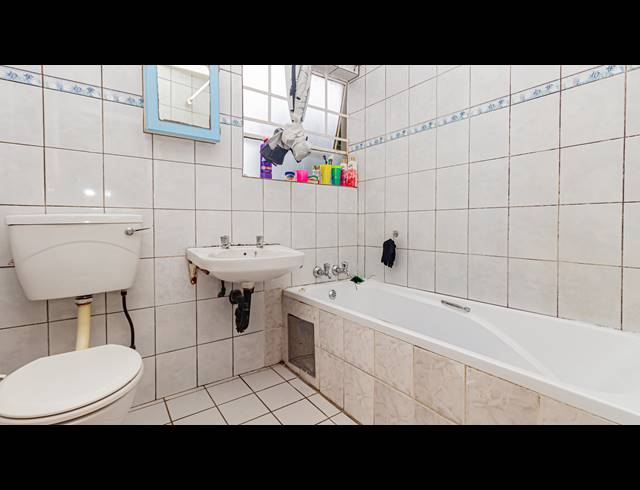 2 BEDROOM APARTMENT TO LET IN WELTEVREDEN PARK